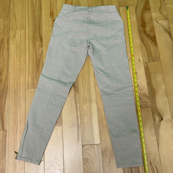 Bebe Size 26 for stretchy cream pants, zippered bottoms - Picture 2 of 6